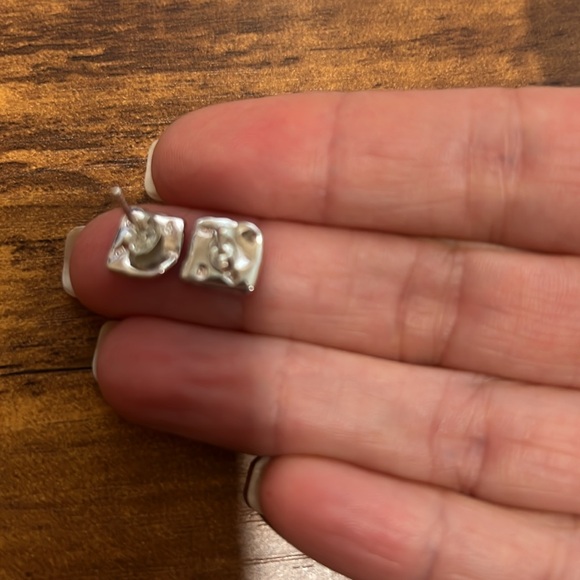 Adorable Silpada Sterling Silver hammered earrings - Picture 4 of 5